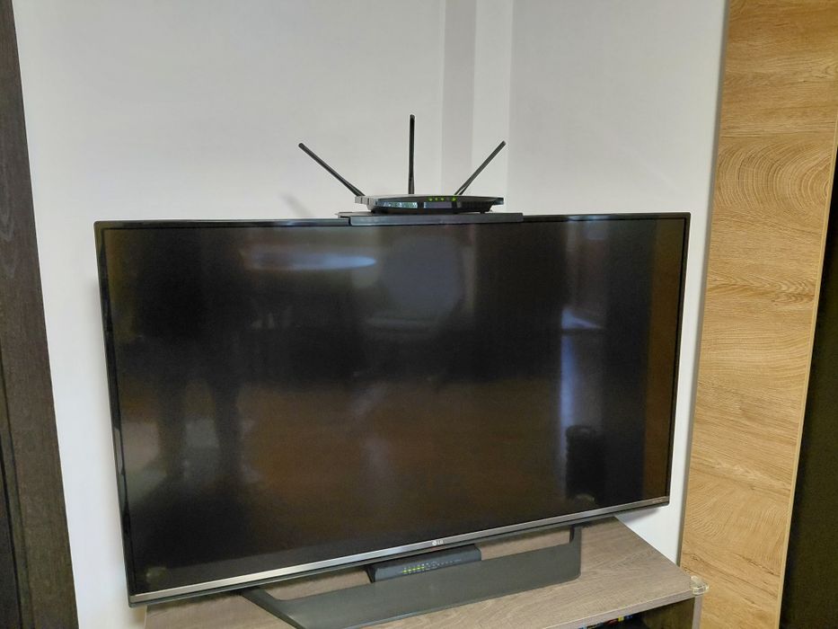 Телевизор LG 49 инча