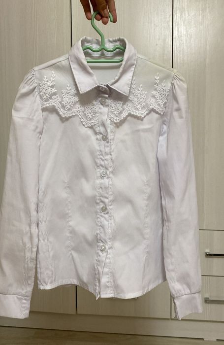 Школьные белые рубашки