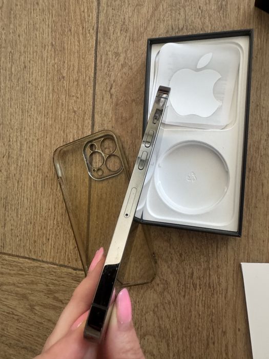 Iphone 13 pro 256GB с подарък блутуут слушалки хама