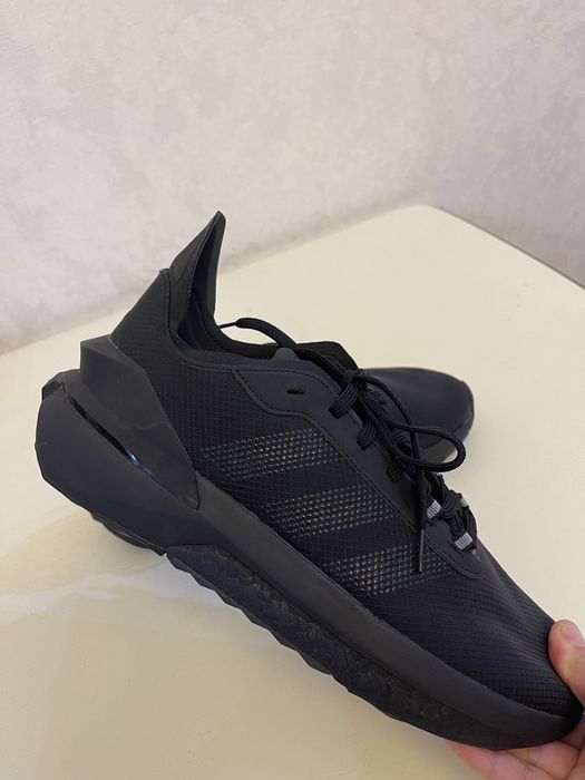 Крассовки « Адидас» 43 размер оригинал