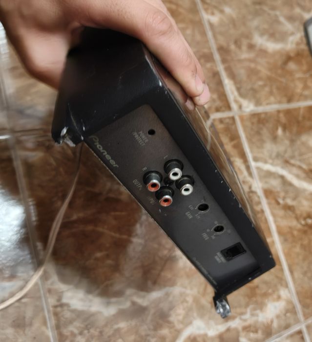 Subwoofer cu statie 1000w rms Hifonics si Pioneer custom