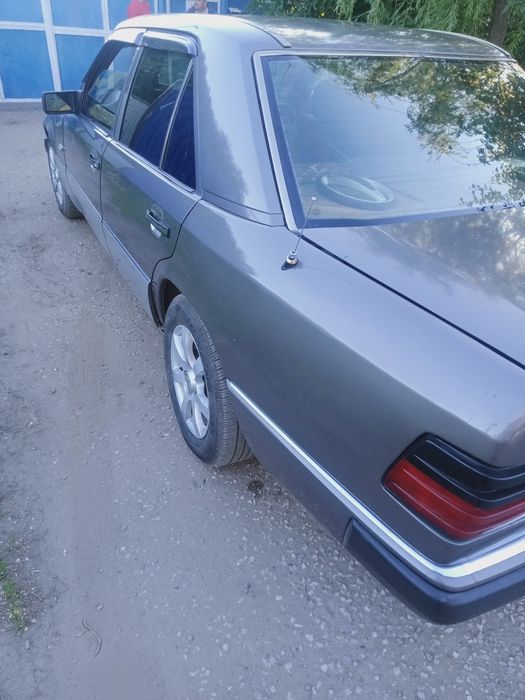 Продам Мерседес E200,