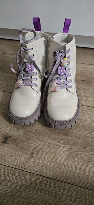 Ghete fetite marimea 32 si 31 imblanite.