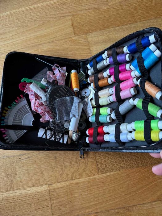 Mașină de cusut Singer Prelude, ca nouă, în cutia originală