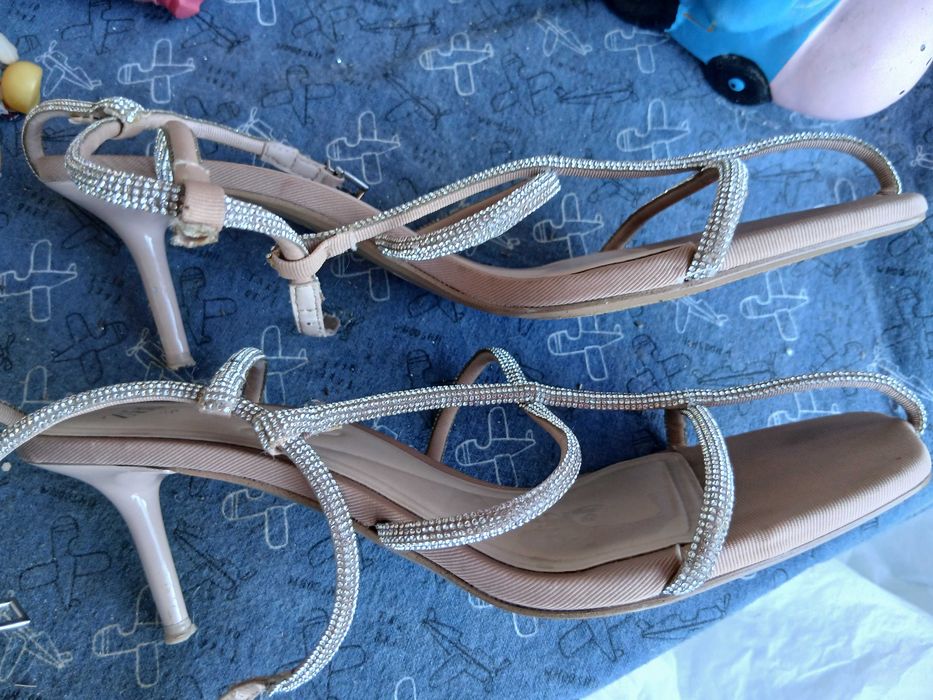 Sandale ZARA elegante, mărimea 39, cu barete și strasuri