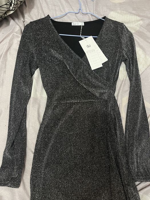 Новое женское платье  блестящее