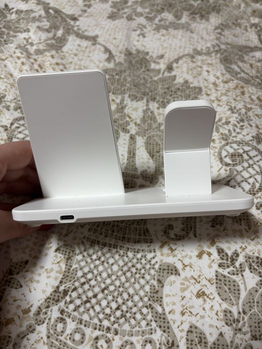 Безжична зарядна станция 3в1 – телефон, часовник и слушалки