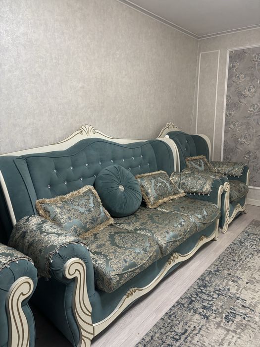 Продам диван с двумя креслом