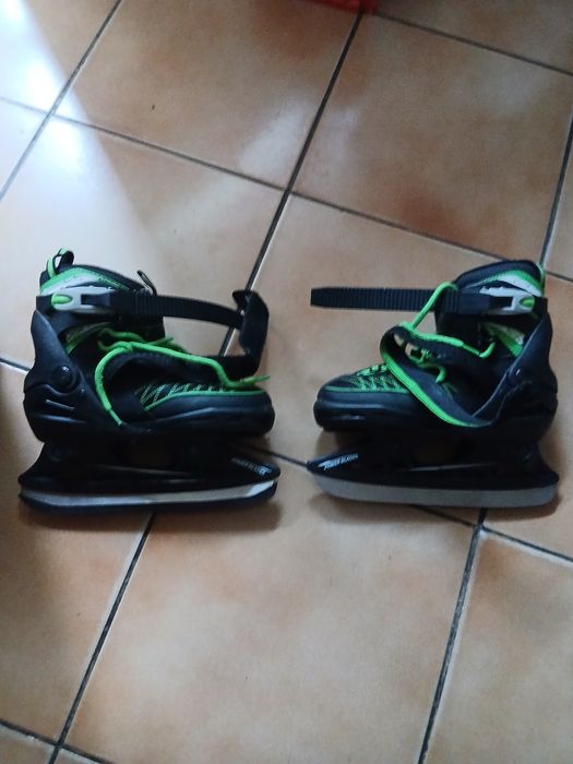 Patine noi mărimea 29...33 extensibile.