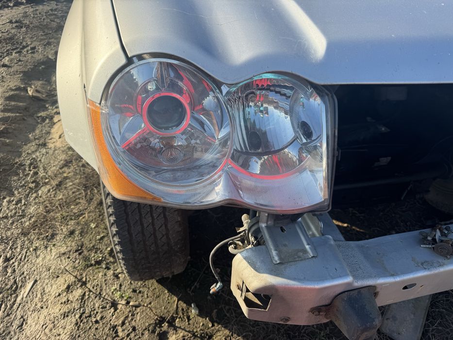 Far dreapta xenon jeep grand cherokee 2009