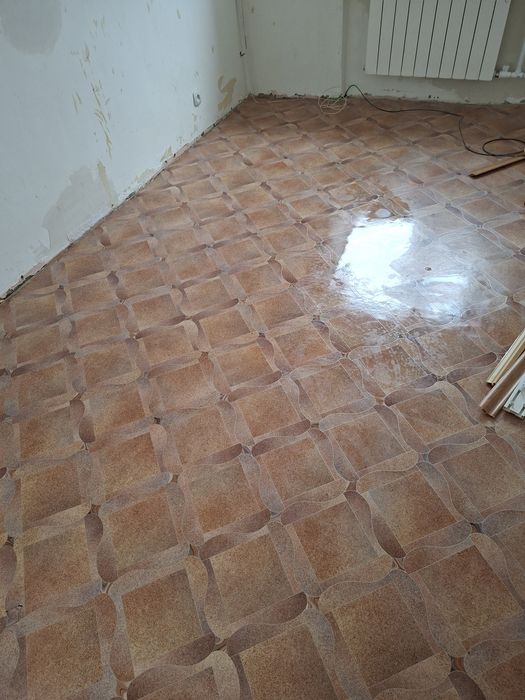 Продам линолеум б/у. 3,8 на 2,8 метра.