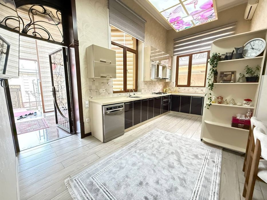 Продается дом 6 комнат, ор-р: Кафе Жуманжи/Космонавты, 600м²