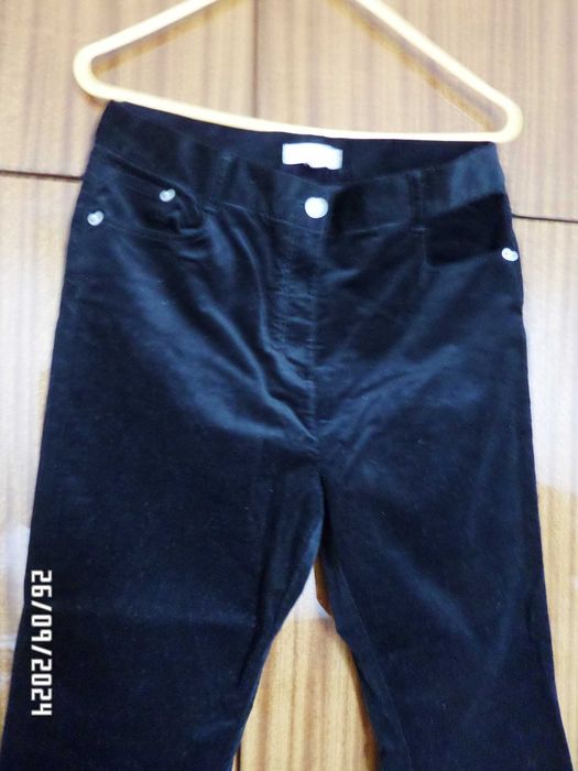 Нови черни джинси от фин рипсен плат