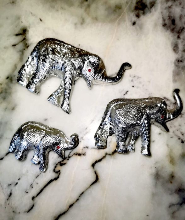 Антикварни декоративни фигурки на слонове изработени от герм. сребро