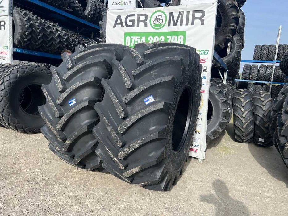 Cauciucuri noi 800/65R32 radiale 181A8 pentru combina marca CEAT