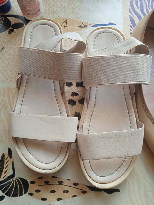 Продам женскую обувь