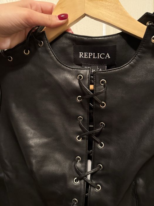 Дамски  кожен топ с етикет