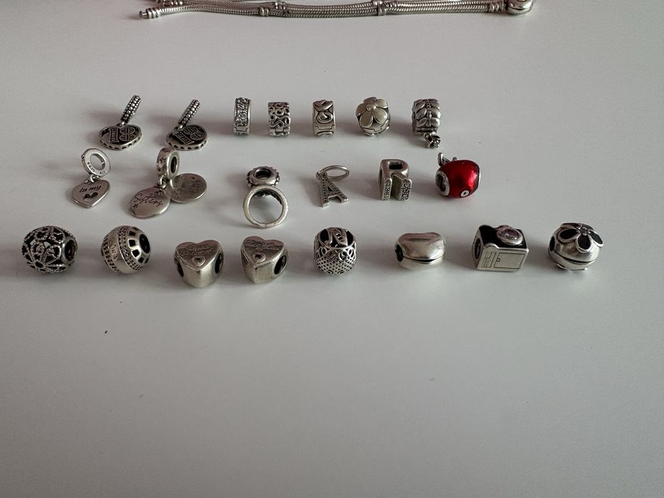 Гривни и талисмани Pandora