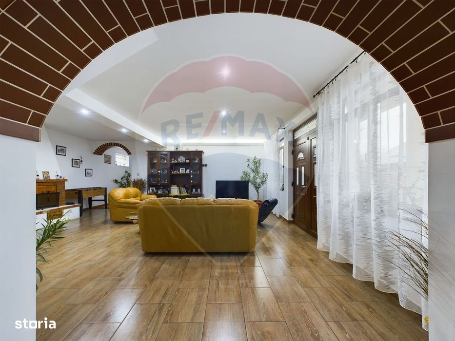 Vila cu 6 camere, teren 1200mp de vanzare- Varasti, la 4 km de Berceni