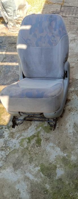 Продавам седалки