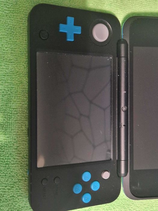 New Nintendo 2DS XL, modat 128gb, negru/albastru