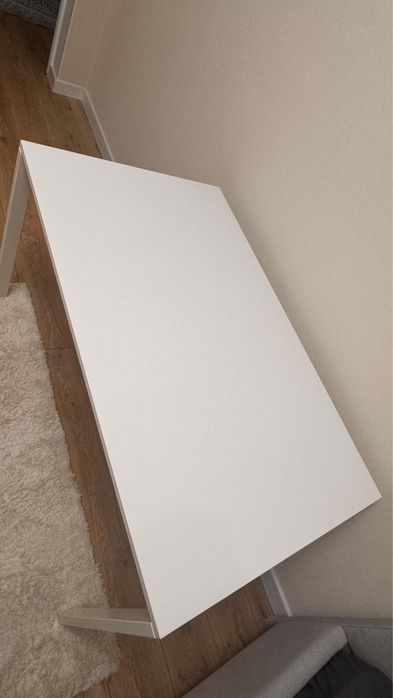 Белый стол , состояние кушти