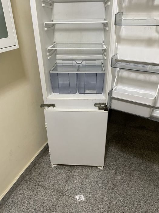 Хладилник за вграждане с фризер Eurolux