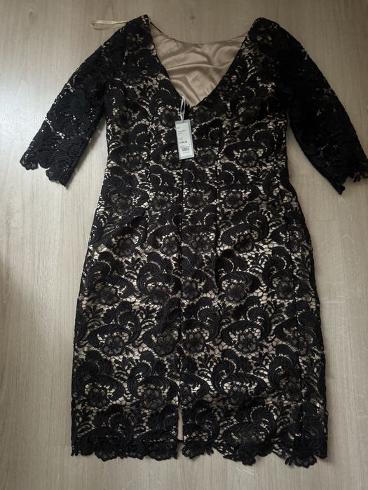 Елегантна черна дантелена рокля