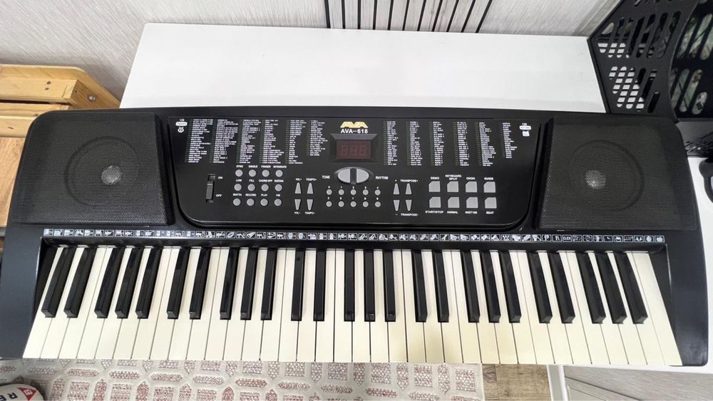 Синтезатор Ava-618