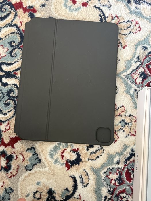 Продаю ipad air 11 M2 с клавиатурой