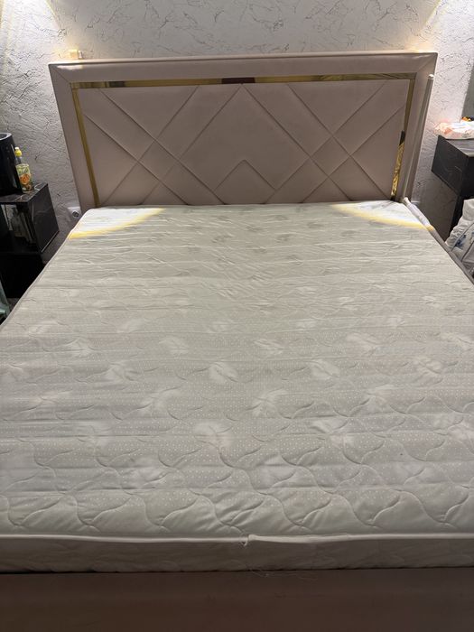 Продам Матрас 180/200