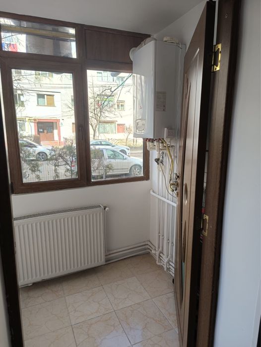 Inchiriez apt cu 3 camere, 380€