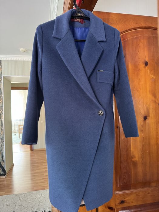 Продам пальто синего цвета