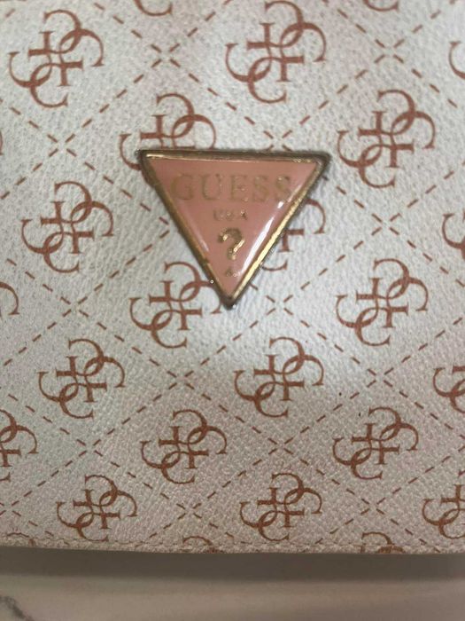 Дамски чанти GUESS