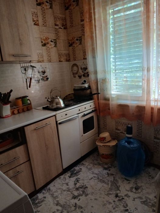 Учкурган шаҳар дўстлик кучада 3 хонали квартира сотилади