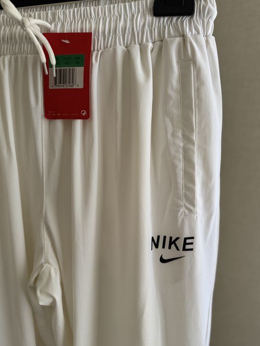 Nike Ayol va qizlarga Yengi
