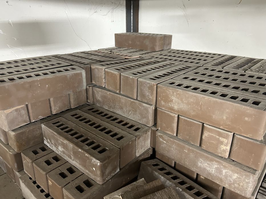 Продаются керамические кирпичи