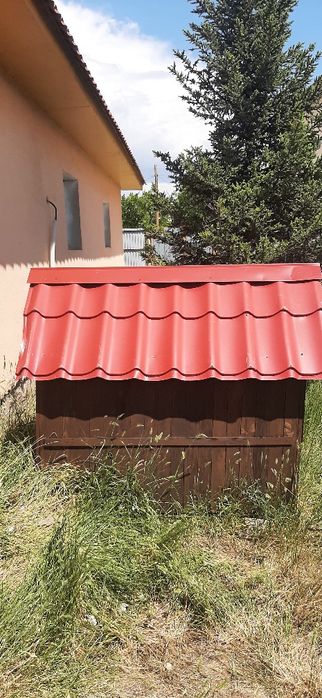 Домик для большой собаки.