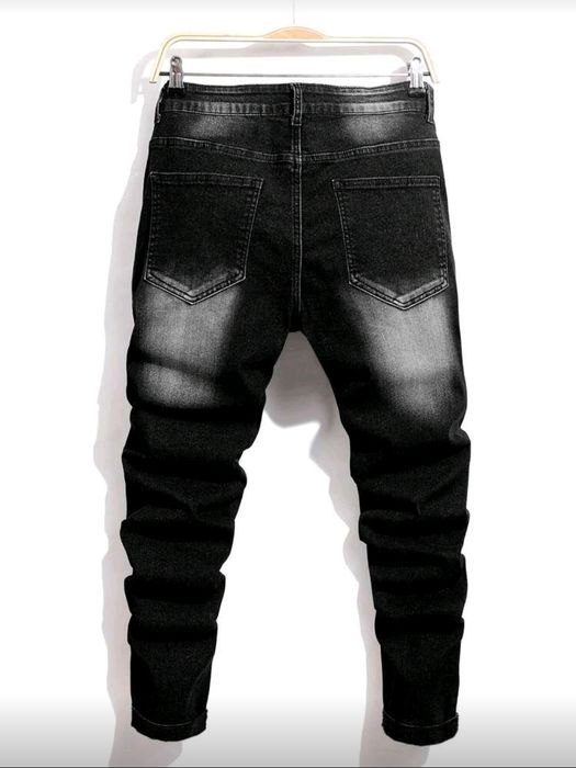 Blugi slim fit rupți pentru bărbați,de culoare neagră.