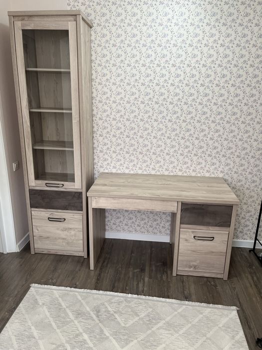 Шкаф витринный с столом