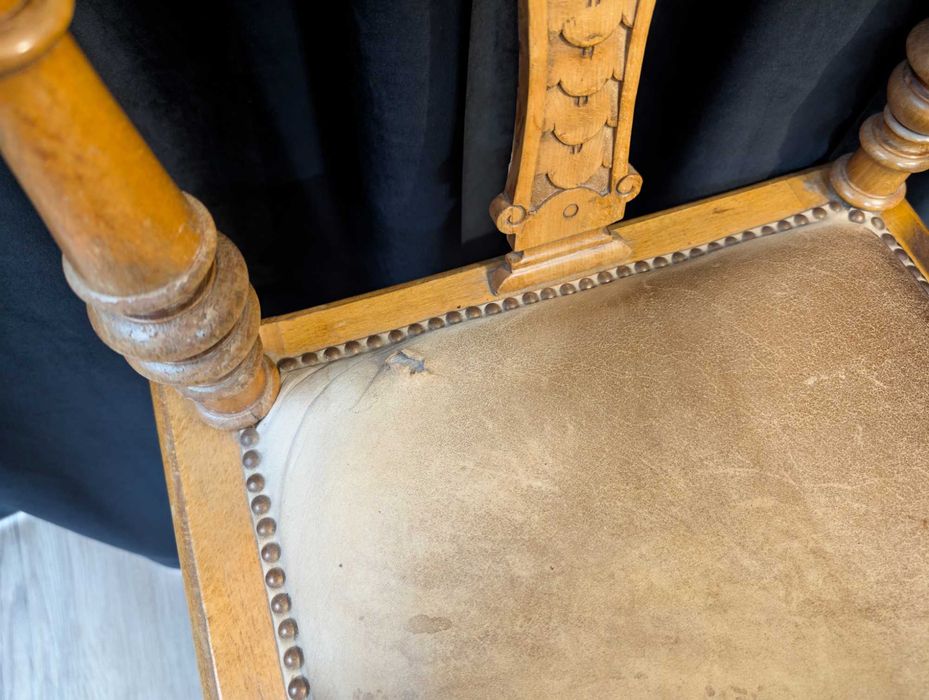 Scaun de colt, anii 1900