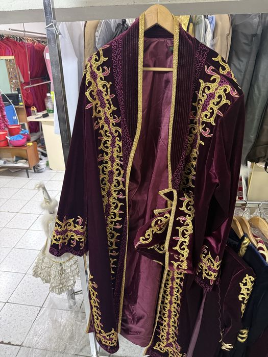 Казахский шапан красный