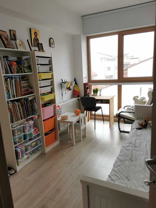 Apartament 4 camere decomandat, Damaroaia