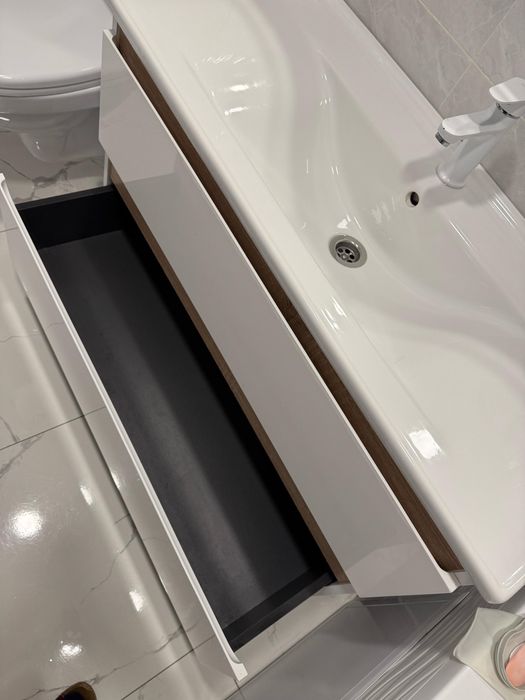 Продаю раковину с тумбой