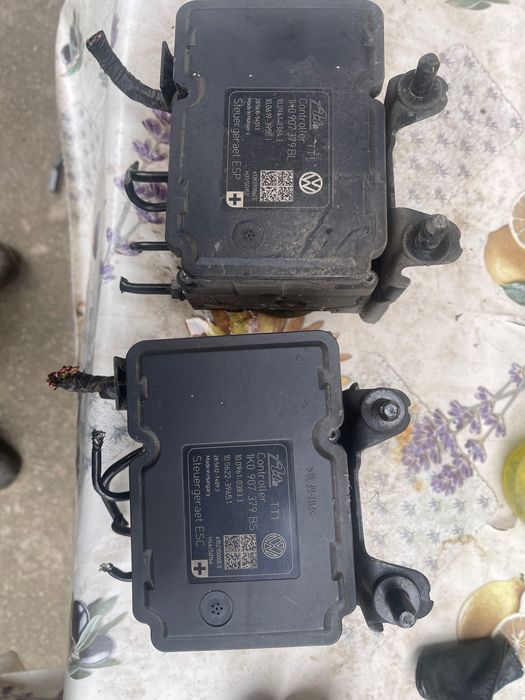 Vând pompe abs 1K0907379BL și 1K0907379BS