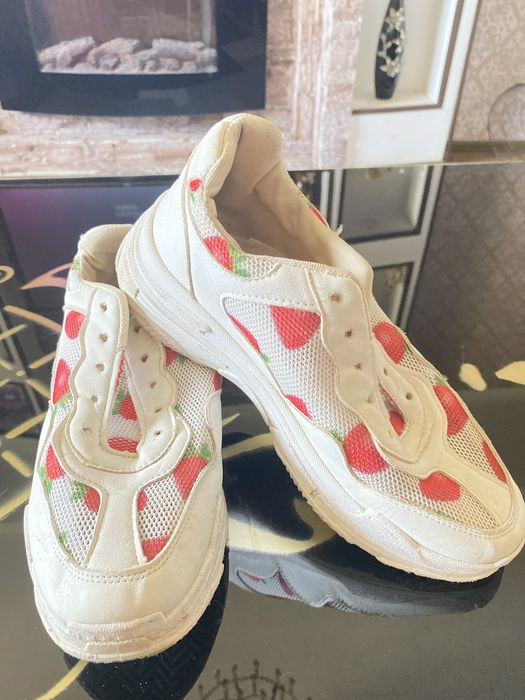 Кроссовки в хорошем качестве