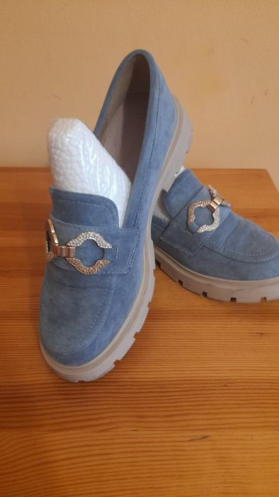 Дамски велурени обувки