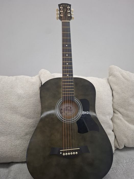 Гитара размері 38