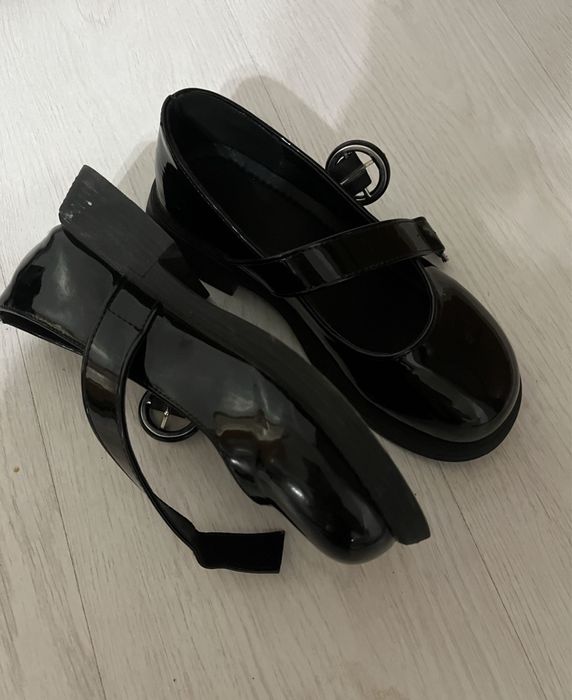 Школьные туфли лакированные