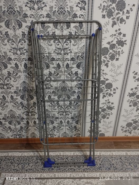 Продам шкаф15 тыс  и сушилку 7 тыс